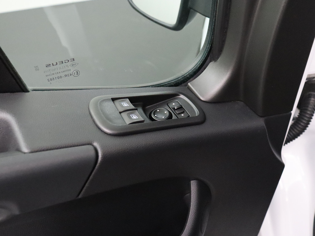 Renault Master 2.3DCi 135PK L2H2 Work Edition | Navigatie | Camera | Airco | 3-Persoons | 2500Kg Trekhaak 8