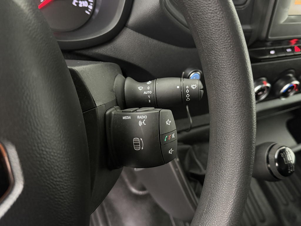 Renault Master 2.3DCi 135PK L3H2 Maxi | Leder | Navigatie | Camera | 3-Persoons | Airco | Cruise 15