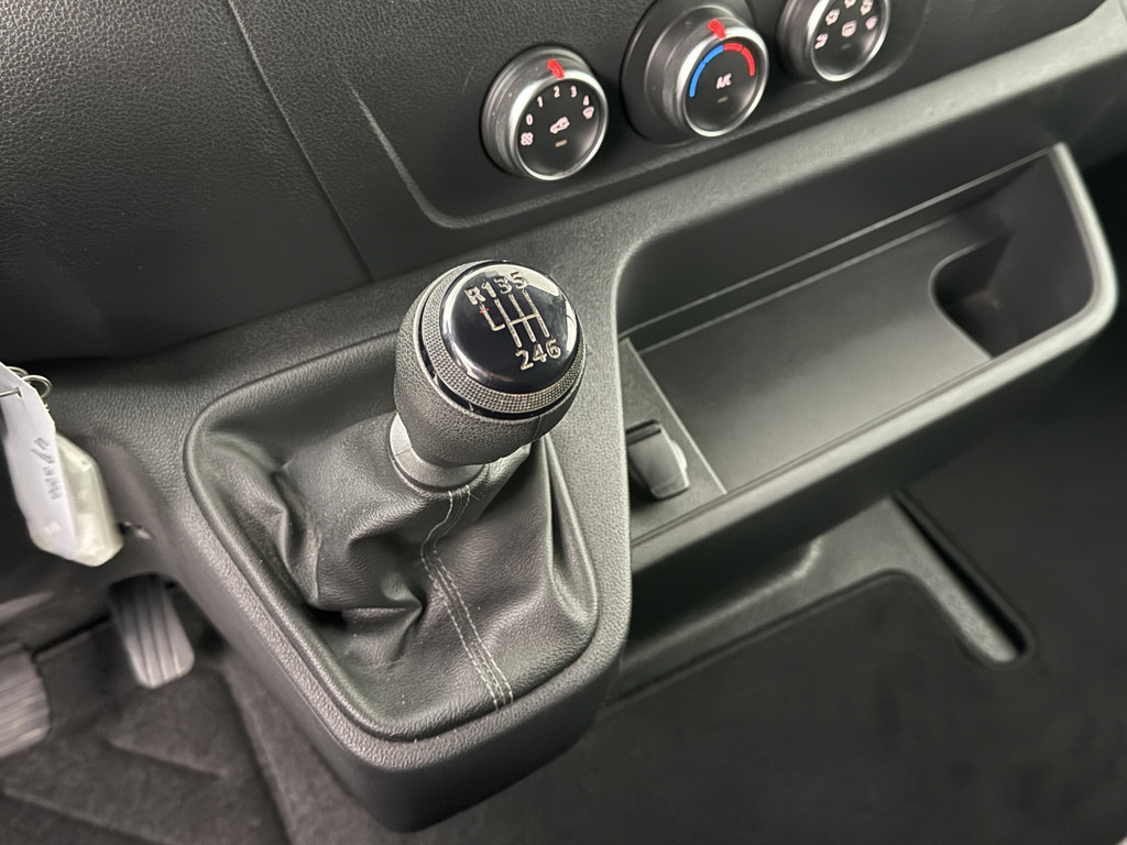 Renault Master 2.3DCi 136PK L2H2 | Airco | Cruise | 3-Persoons | Betimmering 15