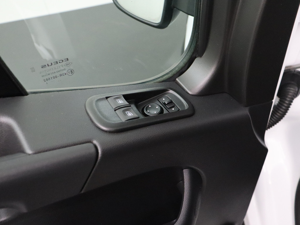 Renault Master 2.3DCi 136PK L3H2 Maxi | Leder | Navigatie | Camera | Airco | 3-Persoons | Betimmering 8