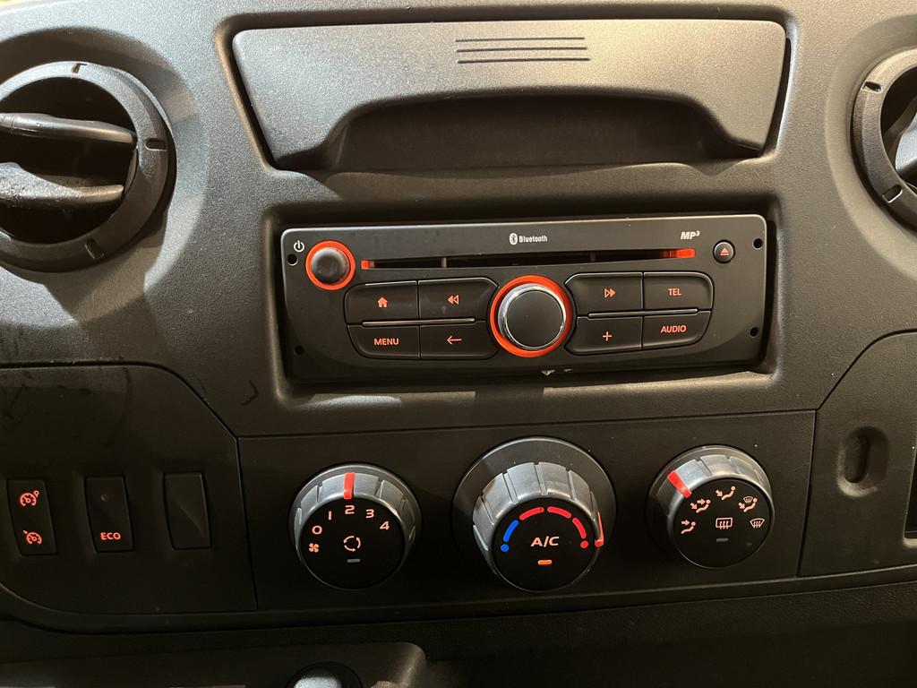 Renault Master 2.3 dCi 130 PK Bakwagen / Oprijplaat / Meubelbak / Euro 6 / Airco / Cruise Control / Camera / Navigatie 10