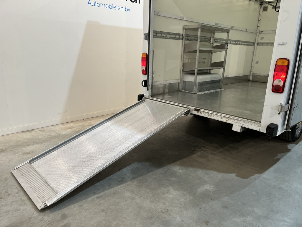 Renault Master 2.3 dCi 130 PK Bakwagen / Oprijplaat / Meubelbak / Euro 6 / Airco / Cruise Control / Camera / Navigatie 13