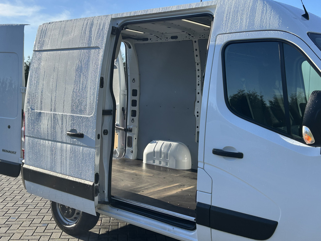 Renault Master 2.3 dCi 131 PK E6 / L1H2 / TREKHAAK / 1e EIG. / AIRCO / CRUISE / NAVI / BLUETOOTH / 3-ZITS 8