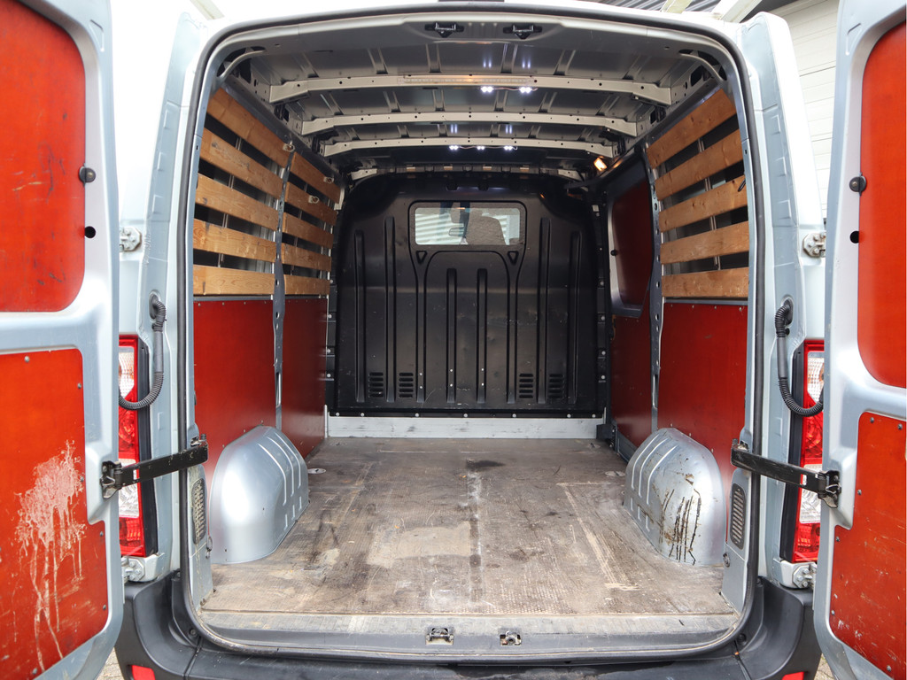 Renault Master 2.3 dCi 131pk Euro 6 L1H1 - Imperiaal - Trekhaak - Airco 15