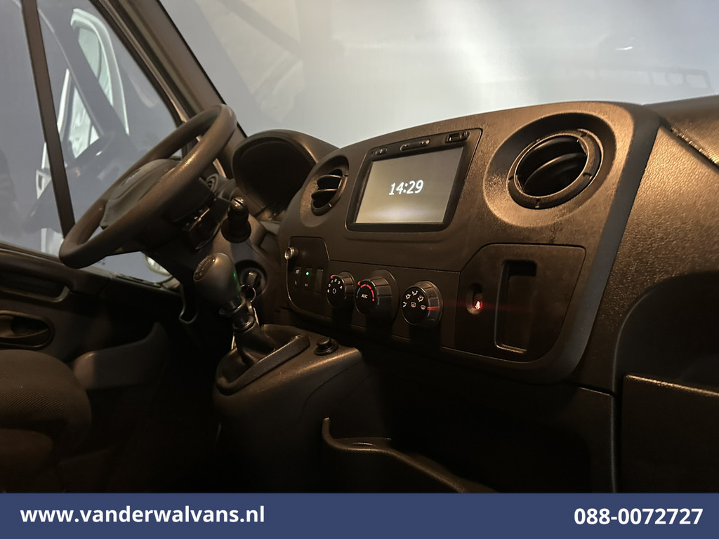 Renault Master 2.3 dCi 131pk L2H2 Euro6 Airco | Navigatie | Cruisecontrol | Imperiaal | 2500kg Trekhaak Parkeersensoren, Bijrijdersbank 12