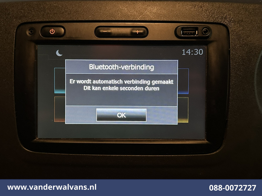 Renault Master 2.3 dCi 131pk L2H2 Euro6 Airco | Navigatie | Cruisecontrol | Imperiaal | 2500kg Trekhaak Parkeersensoren, Bijrijdersbank 16