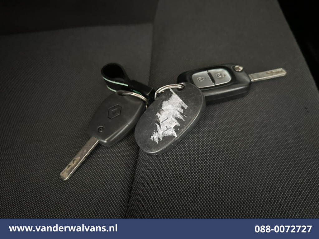 Renault Master 2.3 dCi 131pk L2H2 Euro6 Airco | Navigatie | Cruisecontrol | Imperiaal | 2500kg Trekhaak Parkeersensoren, Bijrijdersbank 18