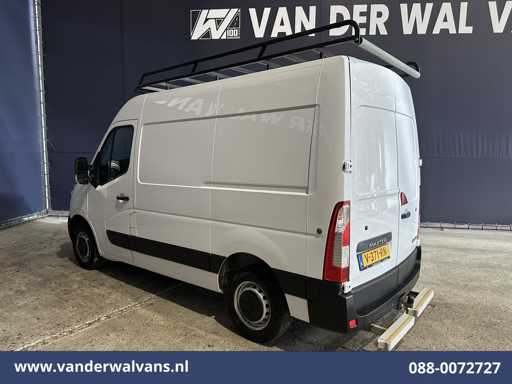 Renault Master 2.3 dCi 131pk L2H2 Euro6 Airco | Navigatie | Cruisecontrol | Imperiaal | 2500kg Trekhaak Parkeersensoren, Bijrijdersbank 9
