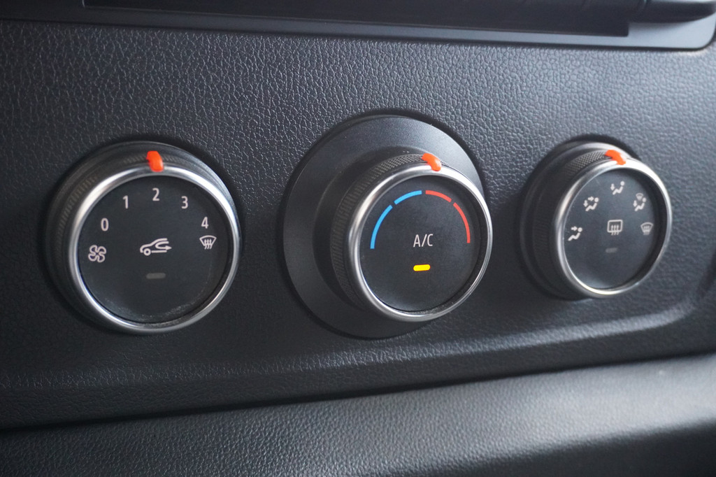 Renault Master 2.3 dCi 135PK L2H2 - EURO 6 - Airco - Cruise - PDC - Camera - â¬15.950,- Excl. 9