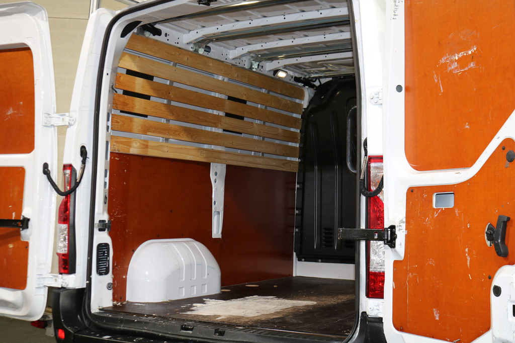 Renault Master 2.3 dCi 135pk L1 H1 Airco Glasresteel 16