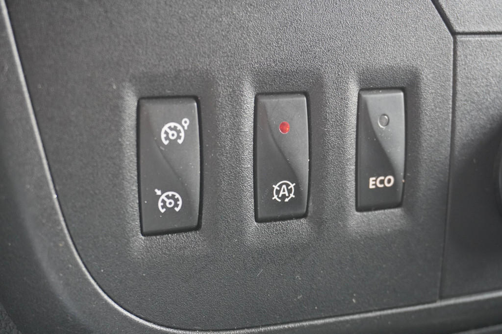 Renault Master 2.3 dCi 164PK L2H2 - Airco - Navi - Cruise - ⬠6.950,- Excl. 14