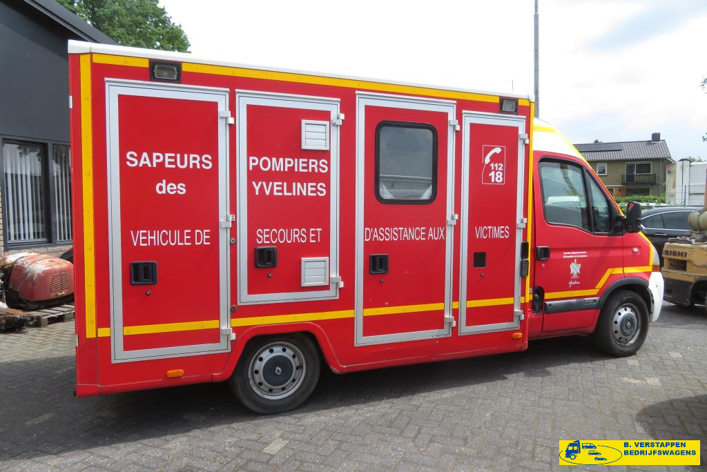 Renault Master 2.5 DCI 150 ZIEKENAUTO 11