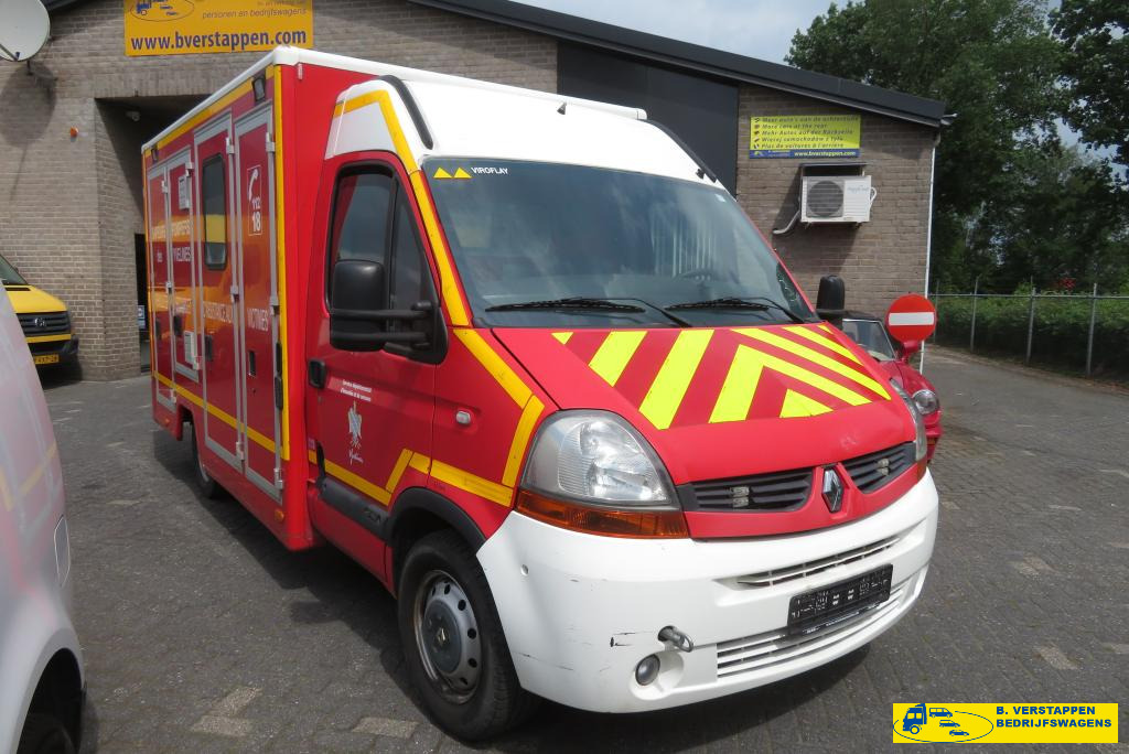 Renault Master 2.5 DCI 150 ZIEKENAUTO 12