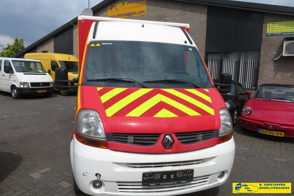 Renault Master 2.5 DCI 150 ZIEKENAUTO 13
