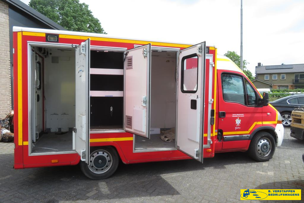 Renault Master 2.5 DCI 150 ZIEKENAUTO 16