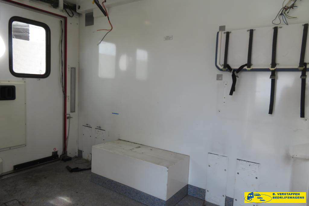 Renault Master 2.5 DCI 150 ZIEKENAUTO 20