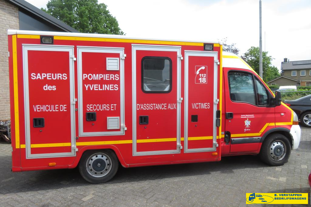 Renault Master 2.5 DCI 150 ZIEKENAUTO 21