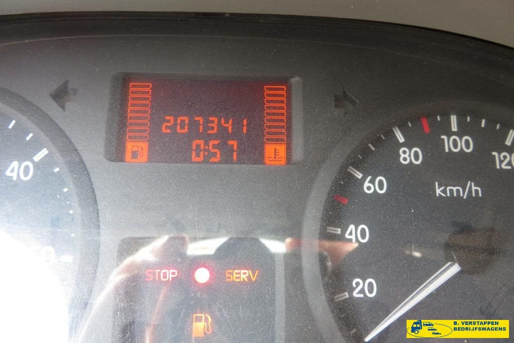 Renault Master 2.5 DCI 150 ZIEKENAUTO 7