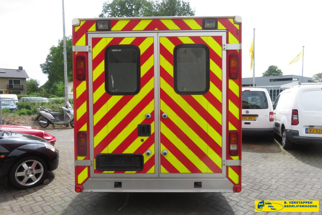 Renault Master 2.5 DCI 150 ZIEKENAUTO 9