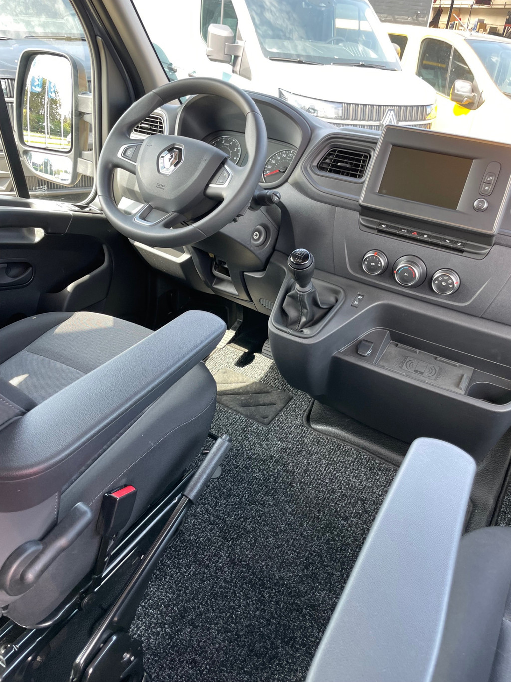 Renault Master L2H2 180 pk dubbele cabine Vissinga Special 14