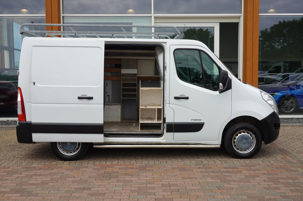 Renault Master T28 2.3 dCi L1H2 10