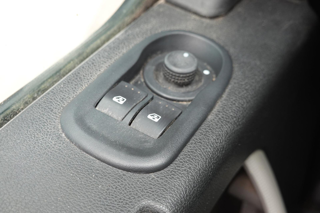 Renault Master T28 2.3 dCi L1H2 12