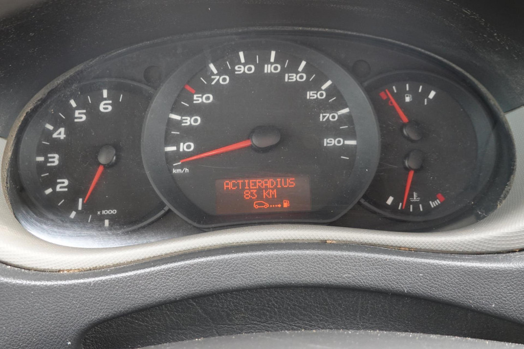 Renault Master T28 2.3 dCi L1H2 14