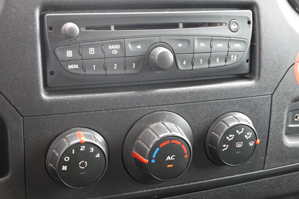 Renault Master T28 2.3 dCi L1H2 18