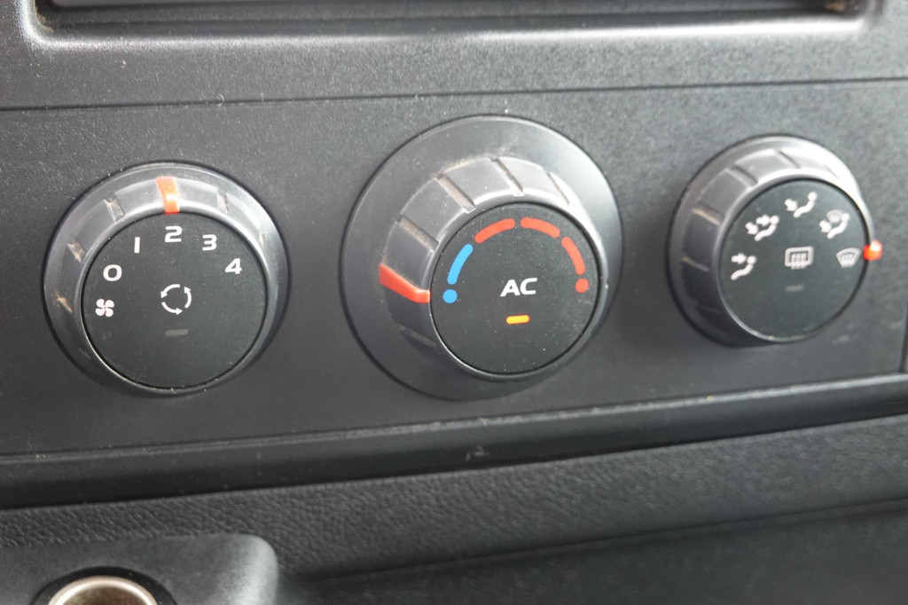 Renault Master T28 2.3 dCi L1H2 19