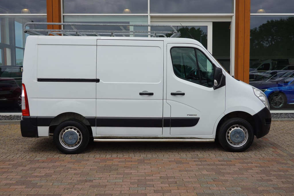 Renault Master T28 2.3 dCi L1H2 9