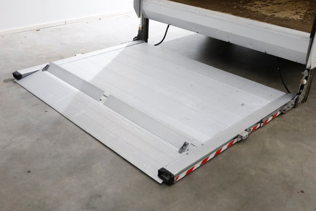 Renault Master T31 Z.E. 100% Elektrisch Bakwagen met laadklep en zijdeur 07-2019 12