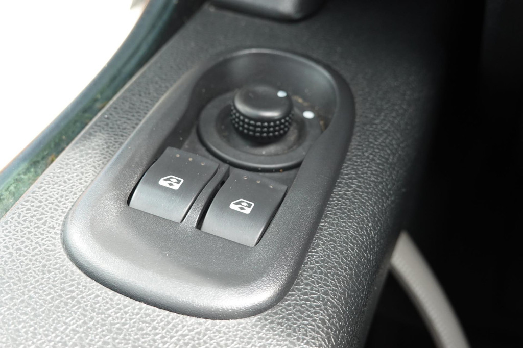 Renault Master T33 2.3 dCi L2H2 10