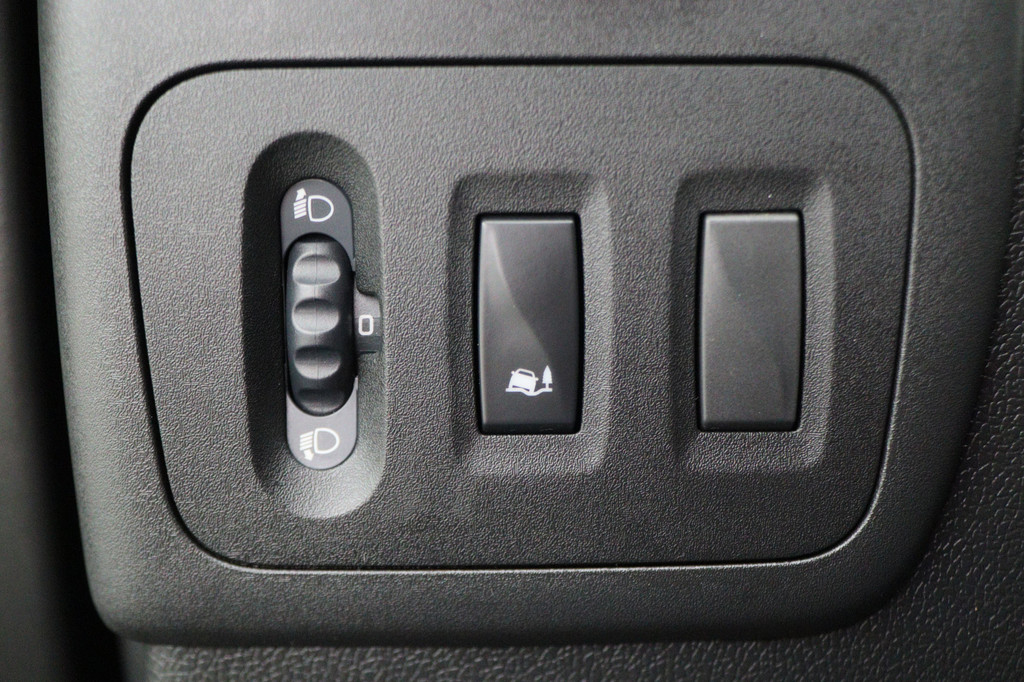 Renault Master T33 2.3 dCi L2H2 11