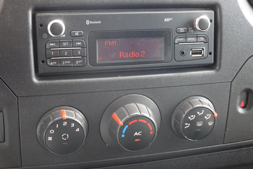 Renault Master T33 2.3 dCi L2H2 17