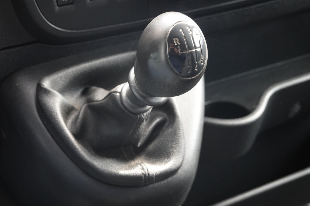 Renault Master T33 2.3 dCi L2H2 18