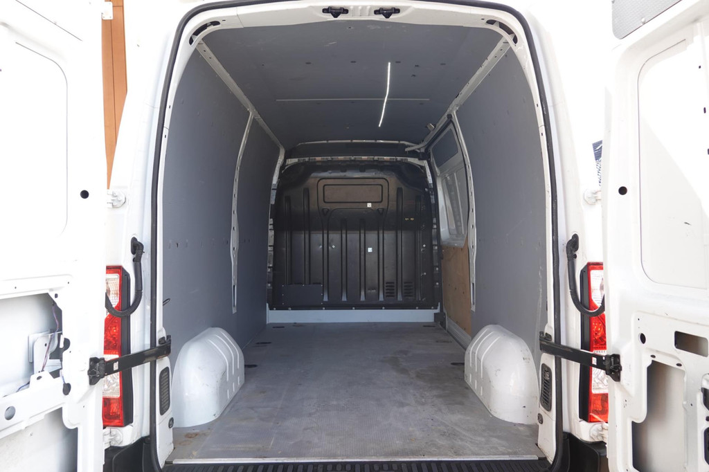 Renault Master T33 2.3 dCi L2H2 20