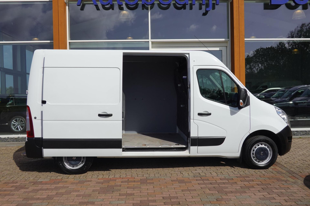 Renault Master T33 2.3 dCi L2H2 7
