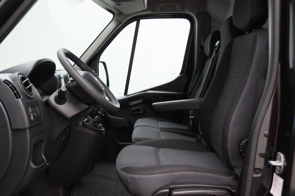 Renault Master T33 2.3 dCi L2H2 7