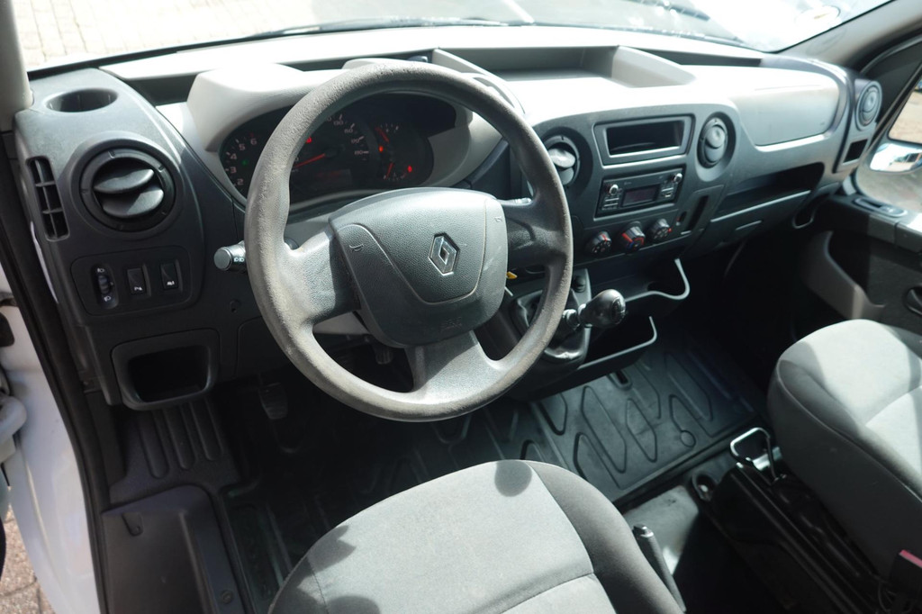 Renault Master T33 2.3 dCi L2H2 8