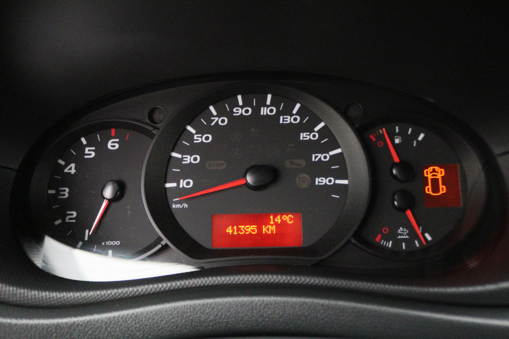 Renault Master T33 2.3 dCi L2H2 9