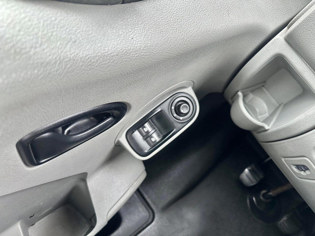 Renault Master T33 2.5dCi L1H1 Fiscaal Gunstig Airco Euro 4 19