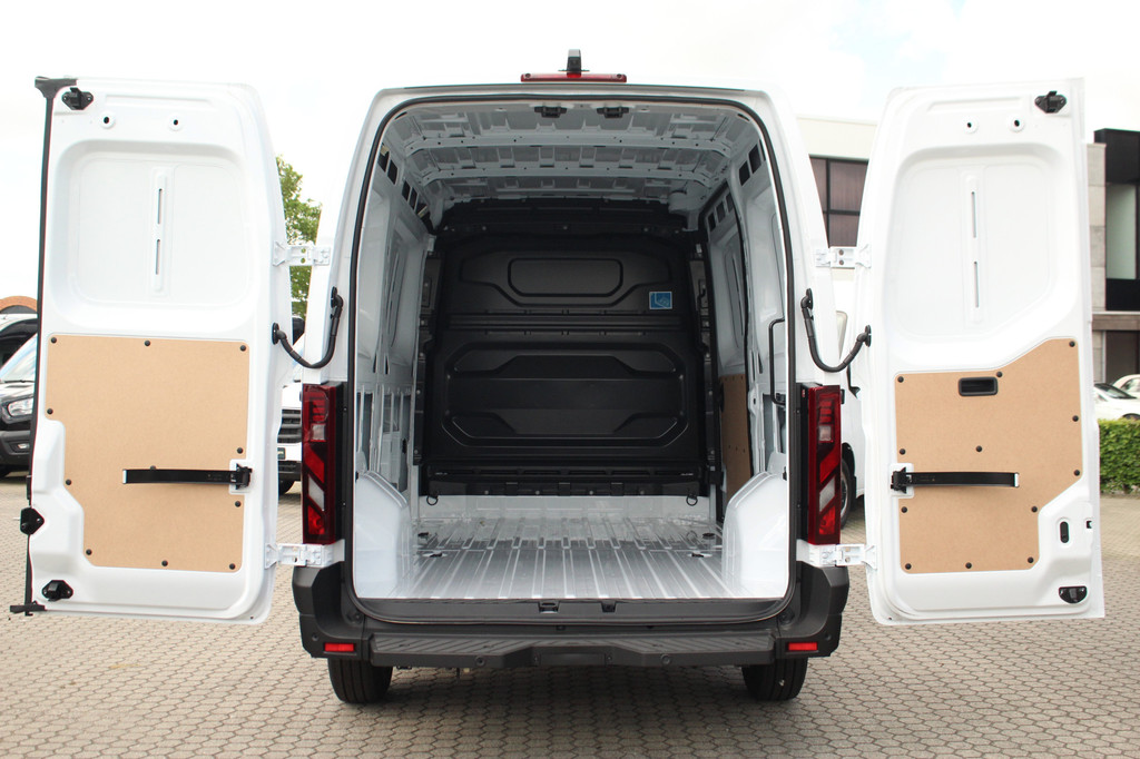 Renault Master T35 2.0dCi 150pk | L2H2 Extra | Android Navi | Camera | LED | Cruise | Lease 591,- p/m 8