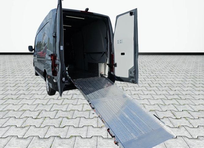 Renault Master T35 2.0 dCi 170PK L3H2 Extra Laadruimte inrichting Airco | Cruise | Camera | Navi | Oprijschans | Flitsbalk 7