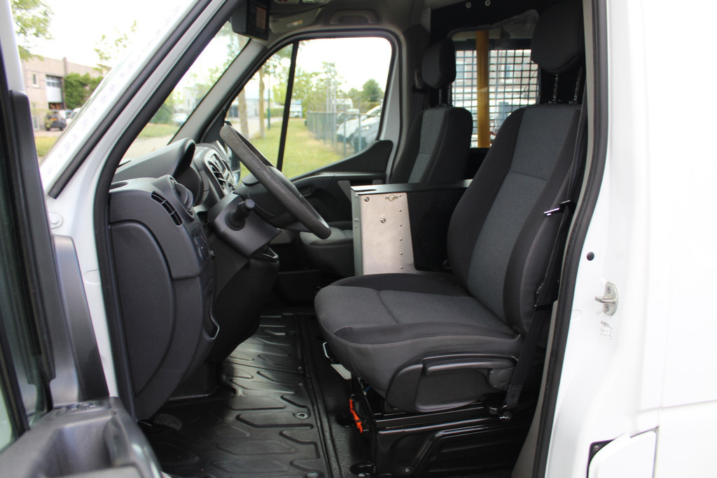 Renault Master T35 2.3 dCi 130PK Euro6 L2H2 â airco â imperiaal â Trekhaak 2500KG 10