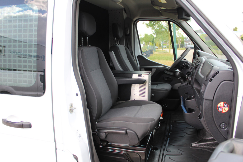 Renault Master T35 2.3 dCi 130PK Euro6 L2H2 â airco â imperiaal â Trekhaak 2500KG 11