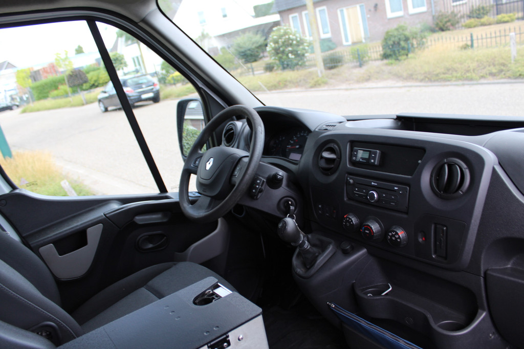 Renault Master T35 2.3 dCi 130PK Euro6 L2H2 â airco â imperiaal â Trekhaak 2500KG 12