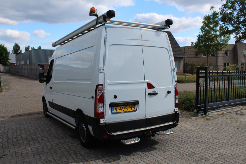 Renault Master T35 2.3 dCi 130PK Euro6 L2H2 â airco â imperiaal â Trekhaak 2500KG 7