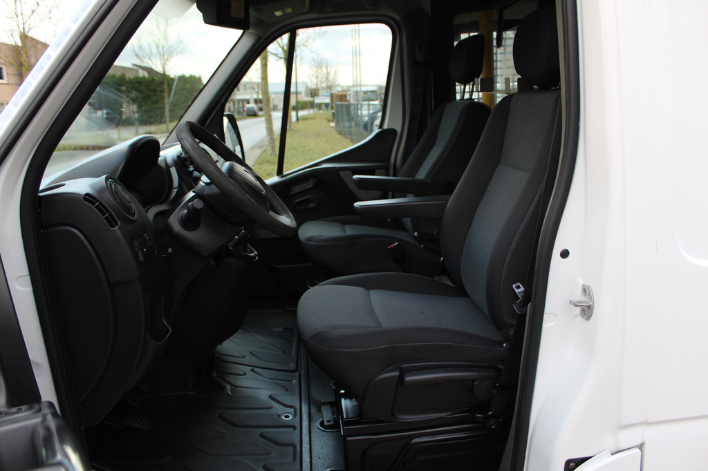 Renault Master T35 2.3 dCi 130PK Euro6 L2H2 â airco â navigatie â imperiaal â trekhaak 12