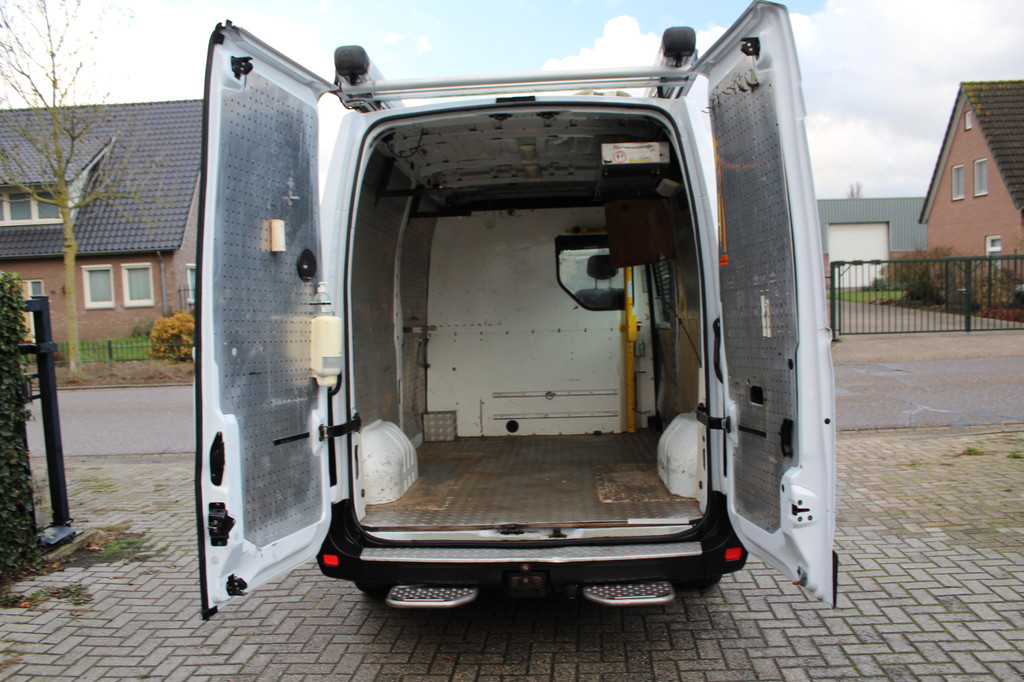 Renault Master T35 2.3 dCi 130PK Euro6 L2H2 â airco â navigatie â imperiaal â trekhaak 15