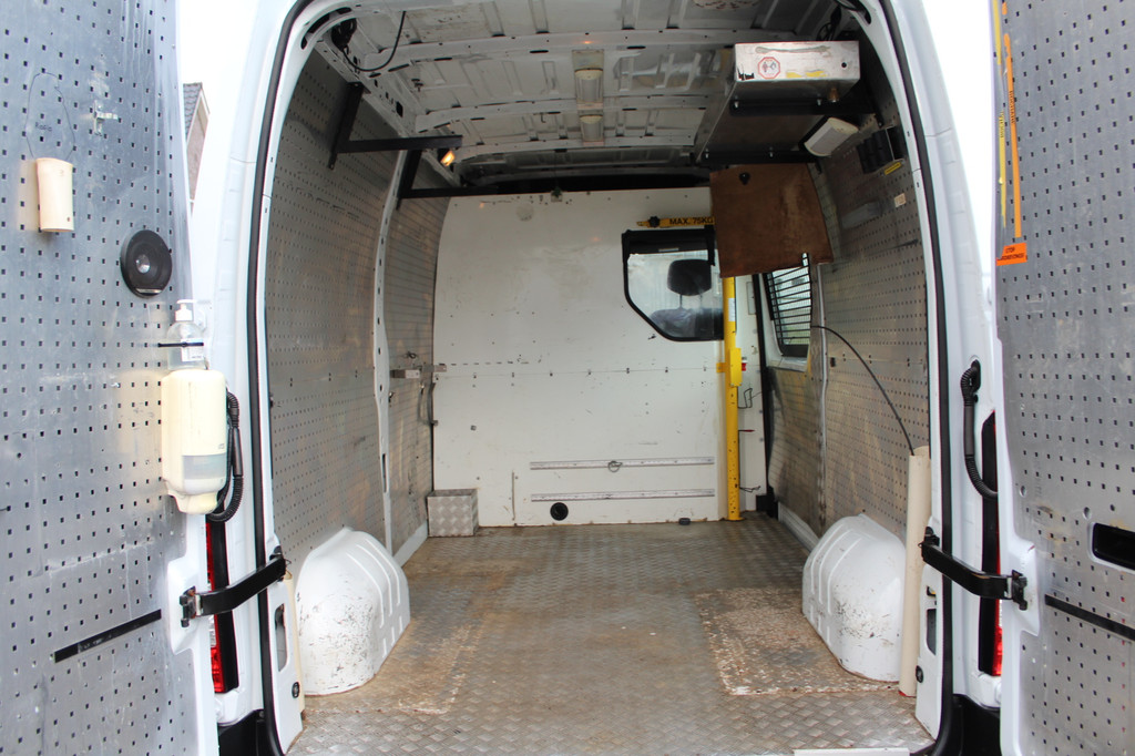 Renault Master T35 2.3 dCi 130PK Euro6 L2H2 â airco â navigatie â imperiaal â trekhaak 16